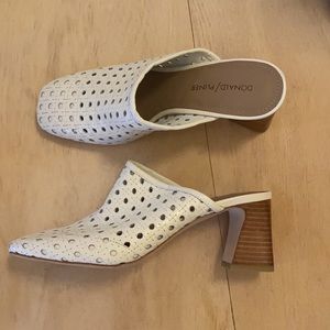 Donald Pliner leather white cage mule, 6. New